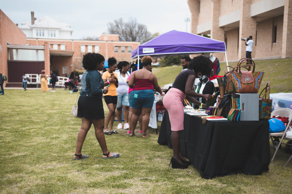 The Curly Girl Picnic, Black Events In Austin, Black Food Trucks in Austin, The Co Report Picnic, Natural Hair Events, Natural Hair Events in Texas, Black Events SXSW, Black Events in Texas, Popular Fashion Bloggers, Coco Bates, Popular Black Bloggers, African American Events, African American Festivals, Natural Hair Bloggers, Popular Black Bloggers